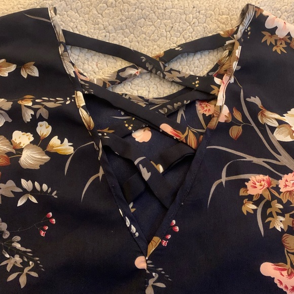 Cute dark blue top with cross back detail - Picture 3 of 3